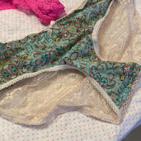 Victoria’s Secret bundle of three cheeky panties small sexy & cute - Picture 3 of 9